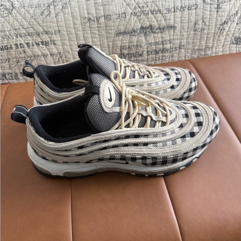 Nike Men's Black and Cream Sneakers